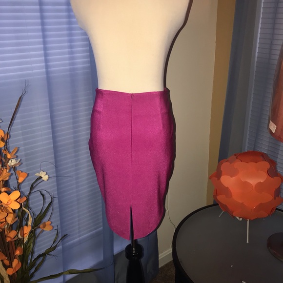 Pink mini skirt - Picture 2 of 4